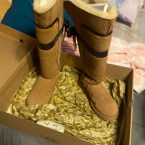 Ugg Boots - Picture 3 of 4